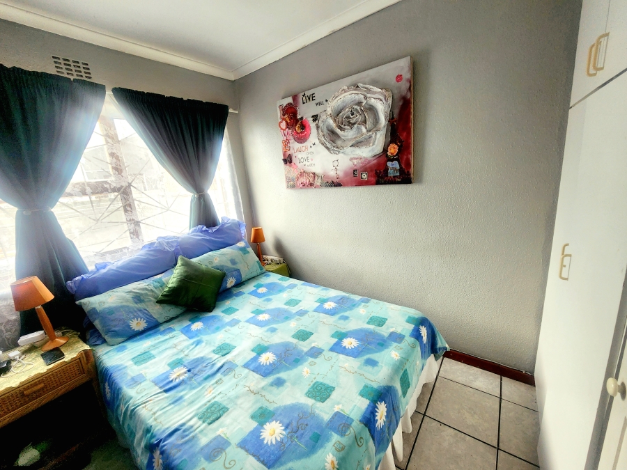 2 Bedroom Property for Sale in Peerless Park West Western Cape
